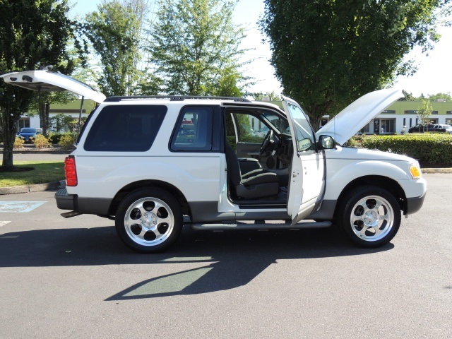 2001 Ford Explorer Sport 2DR / 4X4 / 6Cyl / ONLY 89K MILES   - Photo 29 - Portland, OR 97217