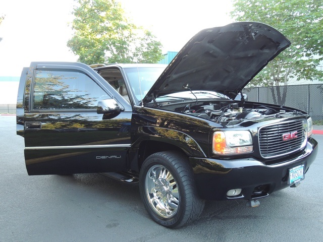 1999 GMC Yukon Denali/Sport Utility/4X4/Leather/ DVD Player   - Photo 17 - Portland, OR 97217