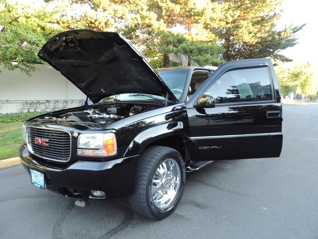 1999 GMC Yukon Denali/Sport Utility/4X4/Leather/ DVD Player   - Photo 11 - Portland, OR 97217