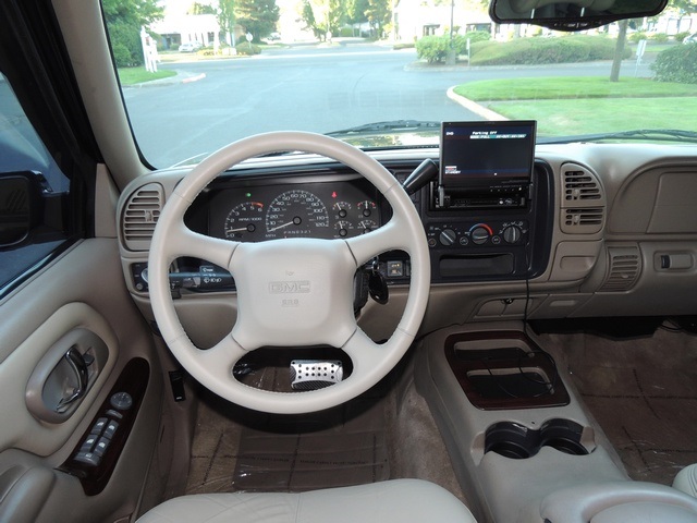 1999 GMC Yukon Denali/Sport Utility/4X4/Leather/ DVD Player   - Photo 26 - Portland, OR 97217