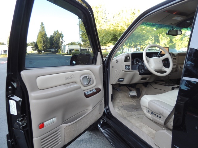 1999 GMC Yukon Denali/Sport Utility/4X4/Leather/ DVD Player   - Photo 20 - Portland, OR 97217