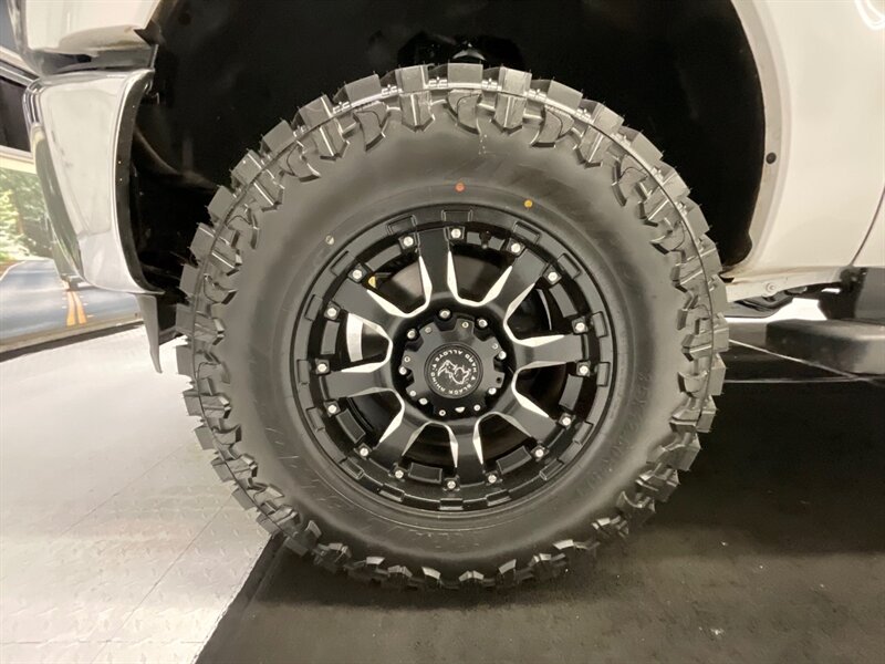 2014 Ford F-350 Lariat ULTIMATE PKG 4X4 / 6.7L DIESEL / LIFTED  /LOCAL OREGON TRUCK / RUST FREE / LIFTED w. BRAND NEW 35 " MUD TIRES & 18 " FUEL WHEELS / Leather & Sunroof / SHARP!! - Photo 22 - Gladstone, OR 97027