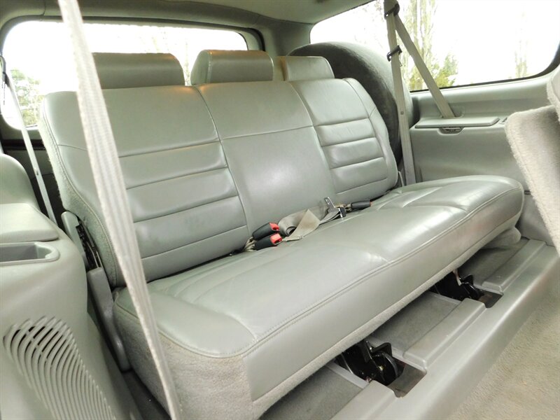 2002 Ford Excursion XLT 4X4 7.3L DIESEL / Leather / 10-Passenger SUV   - Photo 14 - Portland, OR 97217