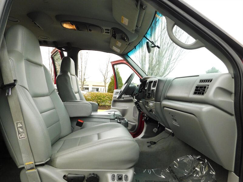 2002 Ford Excursion XLT 4X4 7.3L DIESEL / Leather / 10-Passenger SUV   - Photo 16 - Portland, OR 97217