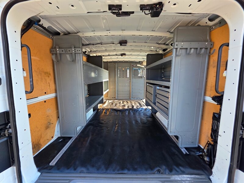 2018 Nissan NV 3500 HD 1-TON V8 5.6L CARGO VAN NEW TIRES 1-OWNER / HEAVY DUTY / SHELVING-DRAWER SYSTEM / LADDER RACK - Photo 18 - Portland, OR 97217
