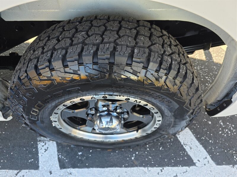 2018 Nissan NV 3500 HD 1-TON V8 5.6L CARGO VAN NEW TIRES 1-OWNER / HEAVY DUTY / SHELVING-DRAWER SYSTEM / LADDER RACK - Photo 20 - Portland, OR 97217