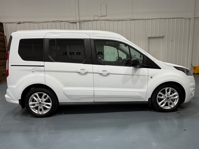 2015 Ford Transit Connect XLT Minivan Leather Heated Seats /4Cyl / 56K MILES /Towing pkg / Panoramic Rood - Photo 4 - Gladstone, OR 97027