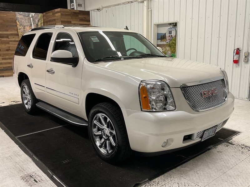 2011 GMC Yukon Denali AWD / 6.2L V8 / 3RD ROW / 1-OWNER  / Leather & Heated Seats - Photo 2 - Gladstone, OR 97027