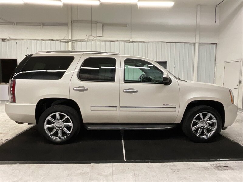 2011 GMC Yukon Denali AWD / 6.2L V8 / 3RD ROW / 1-OWNER  / Leather & Heated Seats - Photo 4 - Gladstone, OR 97027