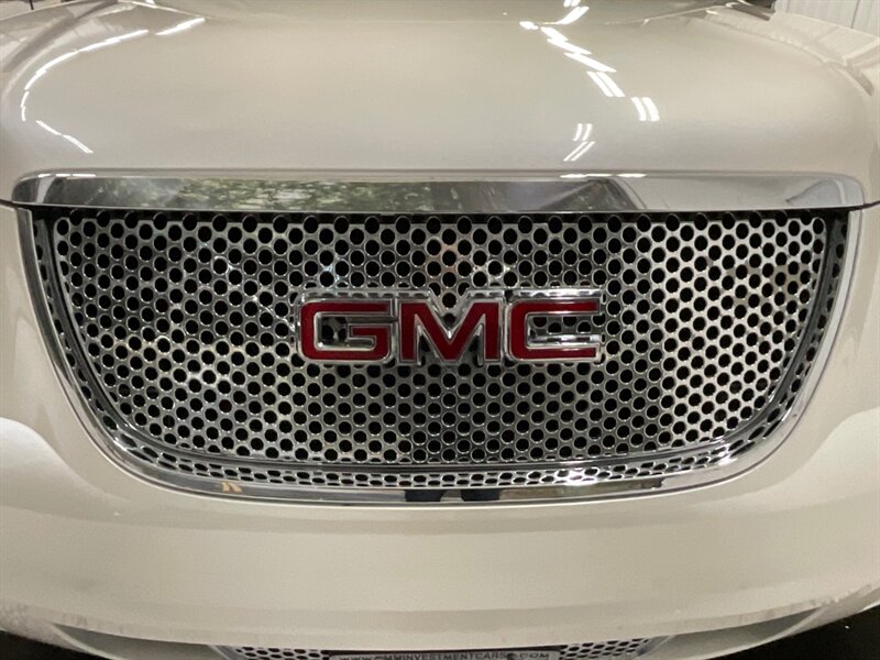 2011 GMC Yukon Denali AWD / 6.2L V8 / 3RD ROW / 1-OWNER  / Leather & Heated Seats - Photo 30 - Gladstone, OR 97027