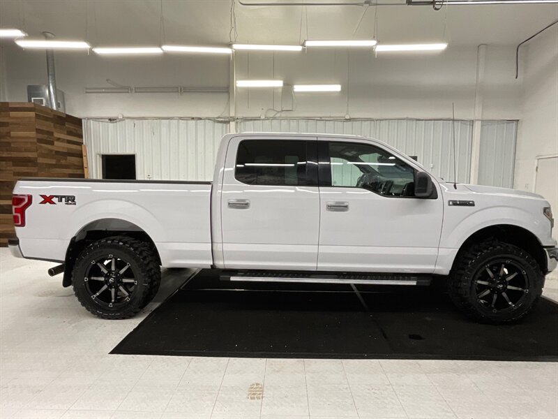 2018 Ford F-150 XLT Crew Cab 4X4 / 5.0L V8 / NEW LIFT WHEELS TIRES  / BRAND NEW 35 " MUD TIRES & 20 " FUEL WHEELS / 85,000 MILES - Photo 4 - Gladstone, OR 97027