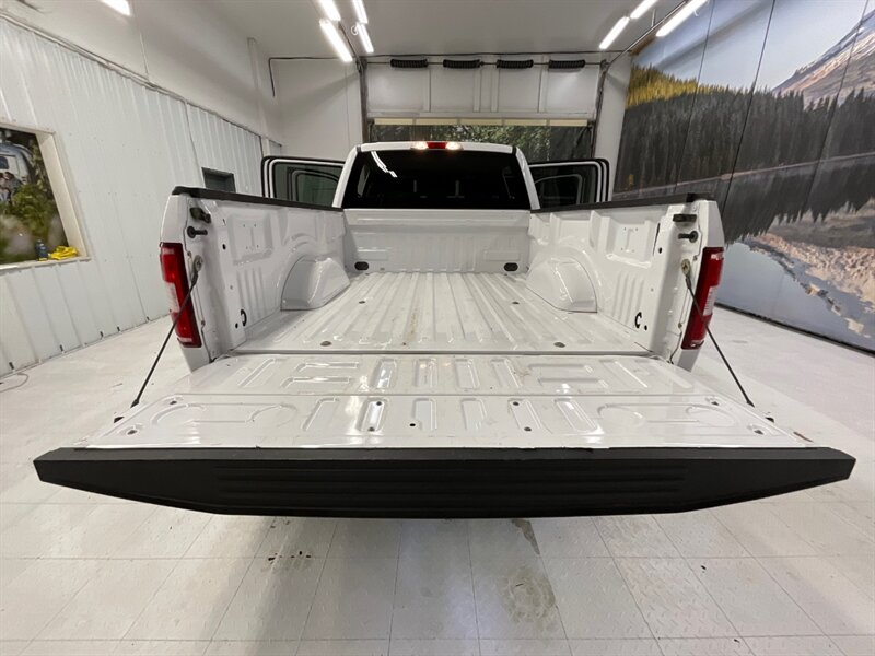 2018 Ford F-150 XLT Crew Cab 4X4 / 5.0L V8 / NEW LIFT WHEELS TIRES  / BRAND NEW 35 " MUD TIRES & 20 " FUEL WHEELS / 85,000 MILES - Photo 21 - Gladstone, OR 97027