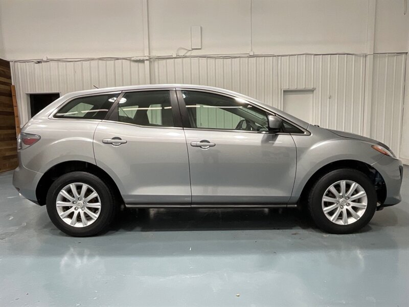 2010 Mazda CX-7 i Sport SUV / 4Cyl / ONLY 107,000 MILES   - Photo 4 - Gladstone, OR 97027