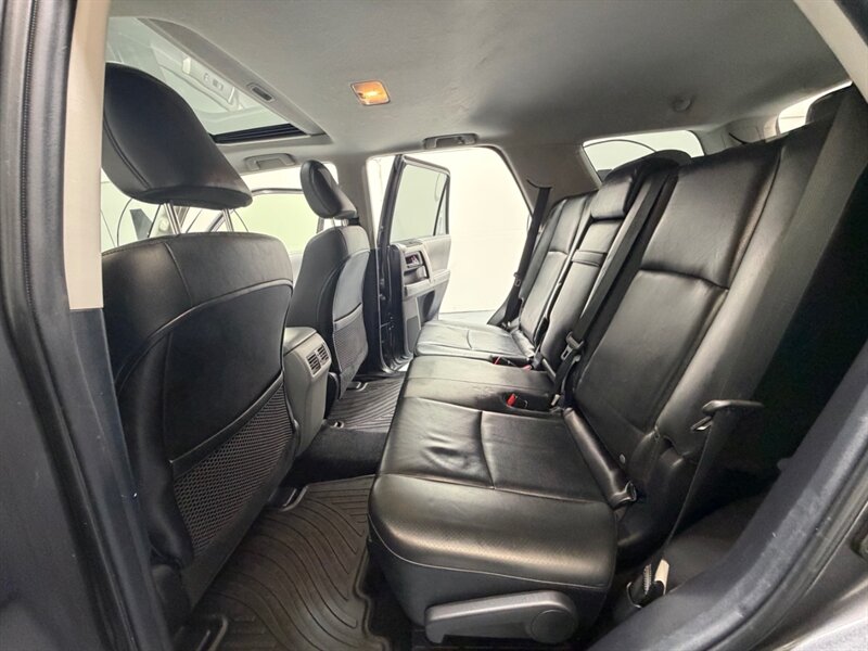 2013 Toyota 4Runner SR5 Premium 4X4 3RD ROW SEAT Leather Sunroof /Navigation & Backup Camera /BRAND NEW TIRES/ ZERO RUST - Photo 8 - Gladstone, OR 97027