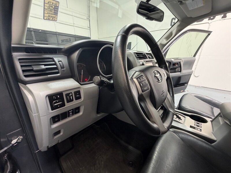 2013 Toyota 4Runner SR5 Premium 4X4 3RD ROW SEAT Leather Sunroof /Navigation & Backup Camera /BRAND NEW TIRES/ ZERO RUST - Photo 43 - Gladstone, OR 97027