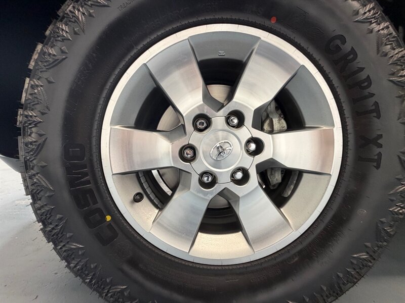 2013 Toyota 4Runner SR5 Premium 4X4 3RD ROW SEAT Leather Sunroof /Navigation & Backup Camera /BRAND NEW TIRES/ ZERO RUST - Photo 47 - Gladstone, OR 97027