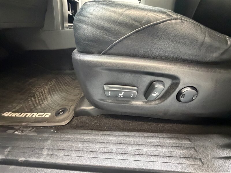 2013 Toyota 4Runner SR5 Premium 4X4 3RD ROW SEAT Leather Sunroof /Navigation & Backup Camera /BRAND NEW TIRES/ ZERO RUST - Photo 34 - Gladstone, OR 97027
