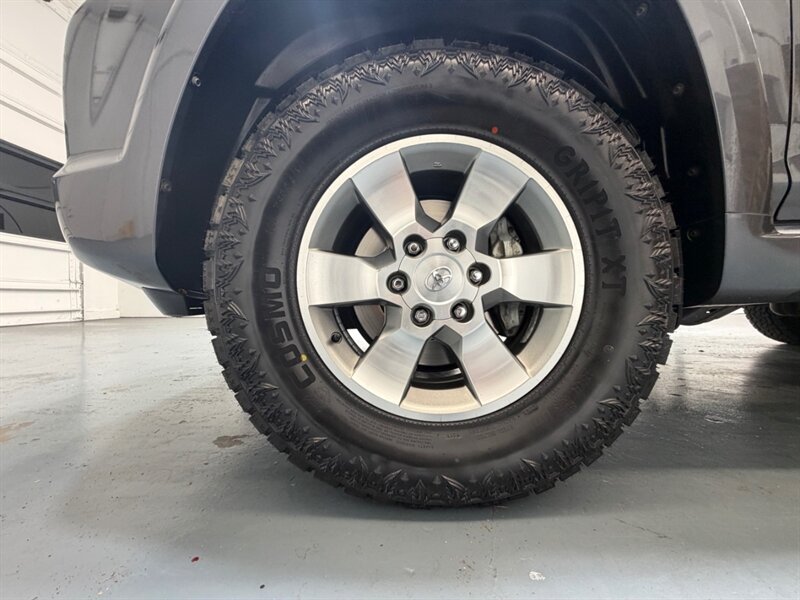2013 Toyota 4Runner SR5 Premium 4X4 3RD ROW SEAT Leather Sunroof /Navigation & Backup Camera /BRAND NEW TIRES/ ZERO RUST - Photo 23 - Gladstone, OR 97027