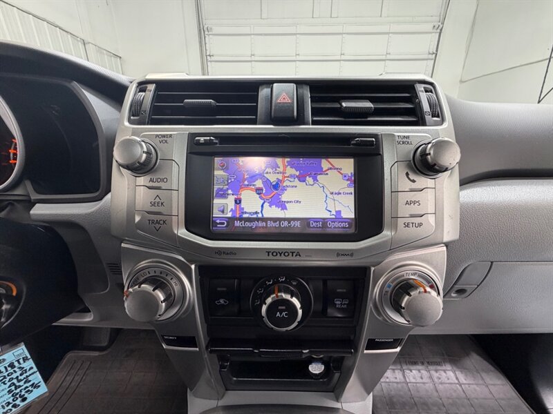 2013 Toyota 4Runner SR5 Premium 4X4 3RD ROW SEAT Leather Sunroof /Navigation & Backup Camera /BRAND NEW TIRES/ ZERO RUST - Photo 37 - Gladstone, OR 97027