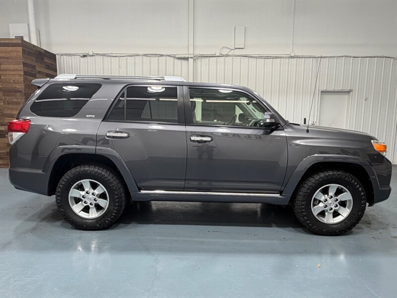 2013 Toyota 4Runner SR5 Premium 4X4 3RD ROW SEAT Leather Sunroof /Navigation & Backup Camera /BRAND NEW TIRES/ ZERO RUST - Photo 4 - Gladstone, OR 97027