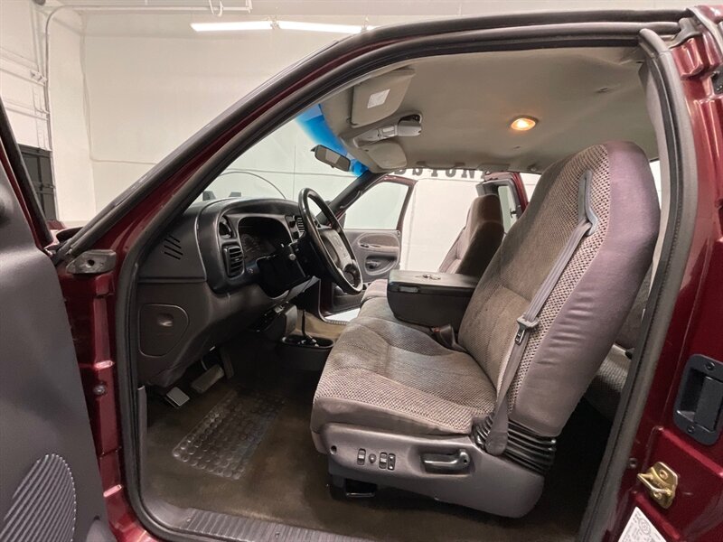 2000 Dodge Ram 2500 SLT Quad Cab 4X4 / 5.9L DIESEL / SHORT BED  / ZERO RUST / LIFTED - Photo 13 - Gladstone, OR 97027