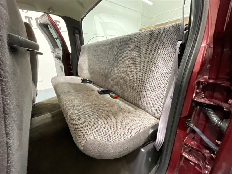 2000 Dodge Ram 2500 SLT Quad Cab 4X4 / 5.9L DIESEL / SHORT BED  / ZERO RUST / LIFTED - Photo 14 - Gladstone, OR 97027