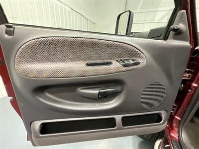 2000 Dodge Ram 2500 SLT Quad Cab 4X4 / 5.9L DIESEL / SHORT BED  / ZERO RUST / LIFTED - Photo 33 - Gladstone, OR 97027