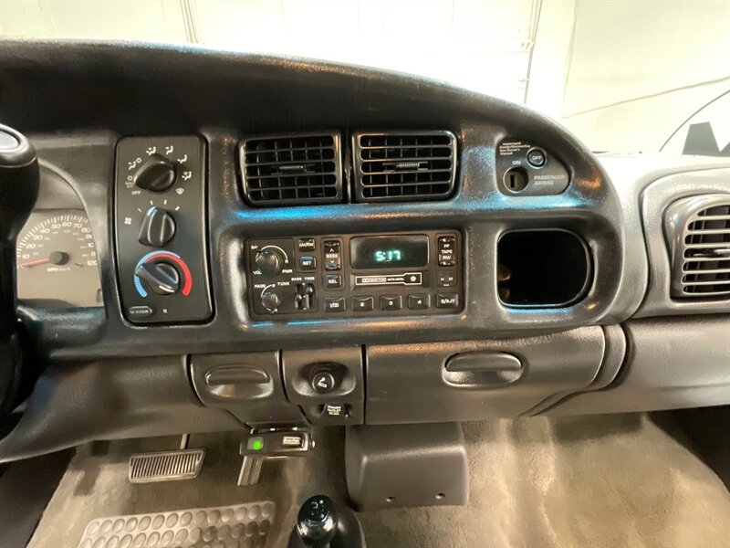 2000 Dodge Ram 2500 SLT Quad Cab 4X4 / 5.9L DIESEL / SHORT BED  / ZERO RUST / LIFTED - Photo 18 - Gladstone, OR 97027