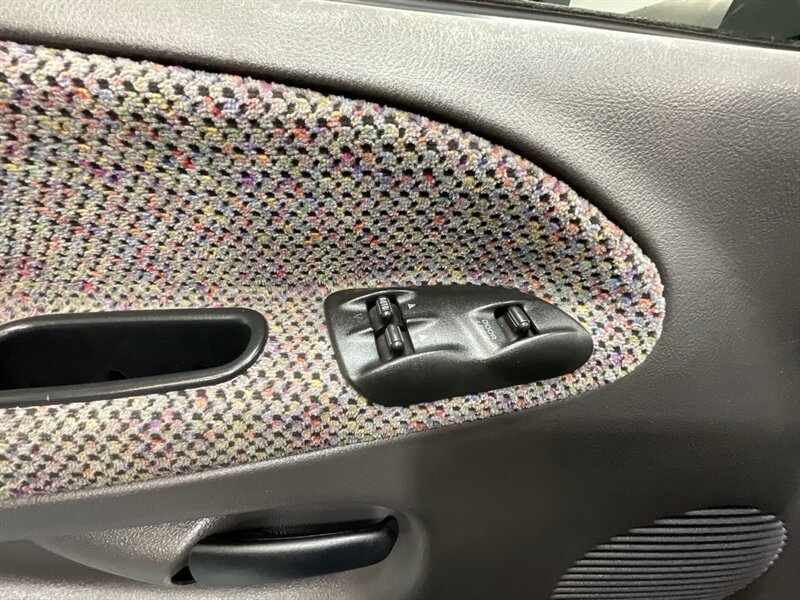 2000 Dodge Ram 2500 SLT Quad Cab 4X4 / 5.9L DIESEL / SHORT BED  / ZERO RUST / LIFTED - Photo 35 - Gladstone, OR 97027