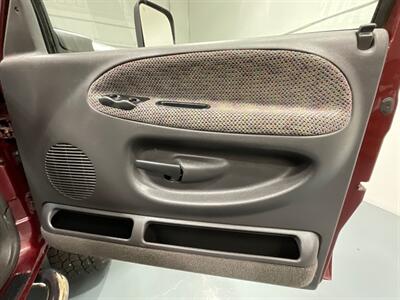 2000 Dodge Ram 2500 SLT Quad Cab 4X4 / 5.9L DIESEL / SHORT BED  / ZERO RUST / LIFTED - Photo 34 - Gladstone, OR 97027