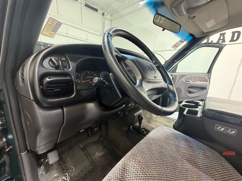 2001 Dodge Ram 2500 SLT Plus 4x4 5.9L CUMMINS DIESEL/ONLY 59,000 MILES  LOCAL OREGON TRUCK / PRESTINE - Photo 17 - Gladstone, OR 97027