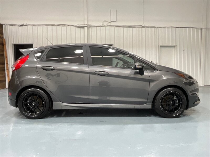 2017 Ford Fiesta ST 4dr Hatchback / 4-Cyl, EcoBoost, Turbo/6-SPEED  / LOCAL CAR / ONLY 54,000 MILES - Photo 4 - Gladstone, OR 97027