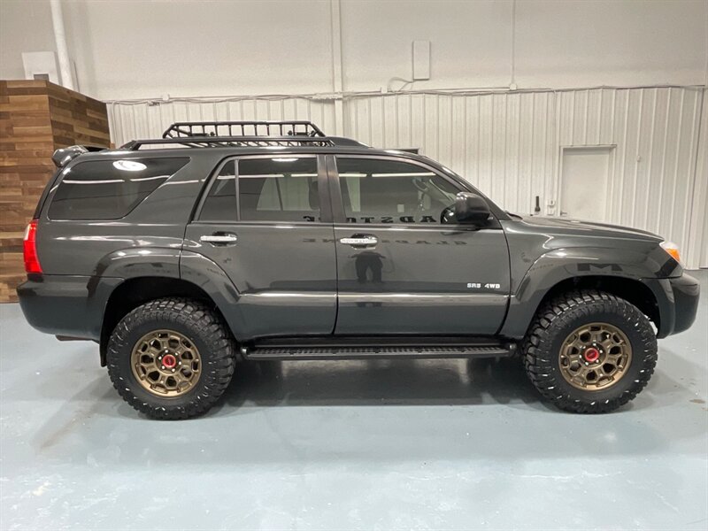 2006 Toyota 4Runner SR5 4X4 V6 / LIFTED w. NEW WHEELS & TIRES  / Central Differential Locks / Sunroof / ZERO RUST - Photo 4 - Gladstone, OR 97027