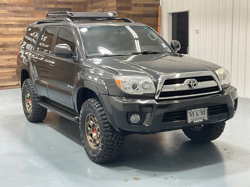 2006 Toyota 4Runner SR5 4X4 V6 / LIFTED w. NEW WHEELS & TIRES  / Central Differential Locks / Sunroof / ZERO RUST - Photo 2 - Gladstone, OR 97027