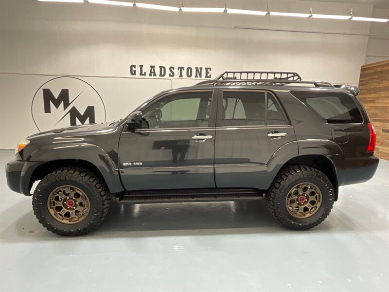 2006 Toyota 4Runner SR5 4X4 V6 / LIFTED w. NEW WHEELS & TIRES  / Central Differential Locks / Sunroof / ZERO RUST - Photo 3 - Gladstone, OR 97027