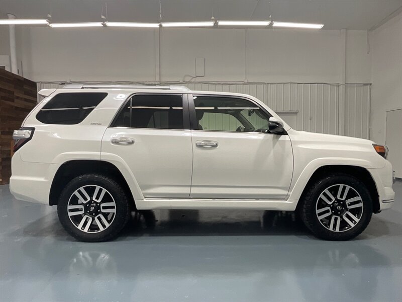 2017 Toyota 4Runner Limited Sport Utility 4.0L V6 / Leather / Sunroof  / POWER HEATED COOLED SEAT / RUST FREE - Photo 4 - Gladstone, OR 97027