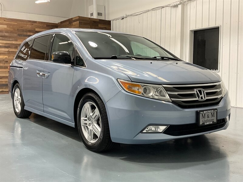 2012 Honda Odyssey Touring Elite Minivan / 1-OWNER / DVD/Navi/Camera  / TIMING BELT SERVICE ALREADY DONE - Photo 2 - Gladstone, OR 97027