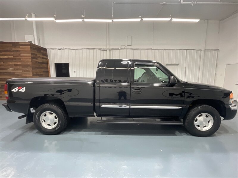 2004 GMC Sierra 1500 SLE 4X4 5.3L V8 / ZERO RUST / 114K MILES   - Photo 4 - Gladstone, OR 97027