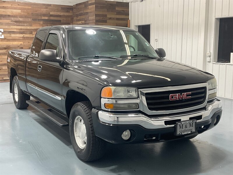 2004 GMC Sierra 1500 SLE 4X4 5.3L V8 / ZERO RUST / 114K MILES   - Photo 2 - Gladstone, OR 97027