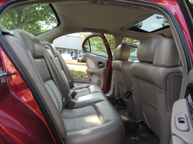 2004 Pontiac Bonneville GXP / Leather / Sunroof / Only 122K Miles   - Photo 16 - Portland, OR 97217