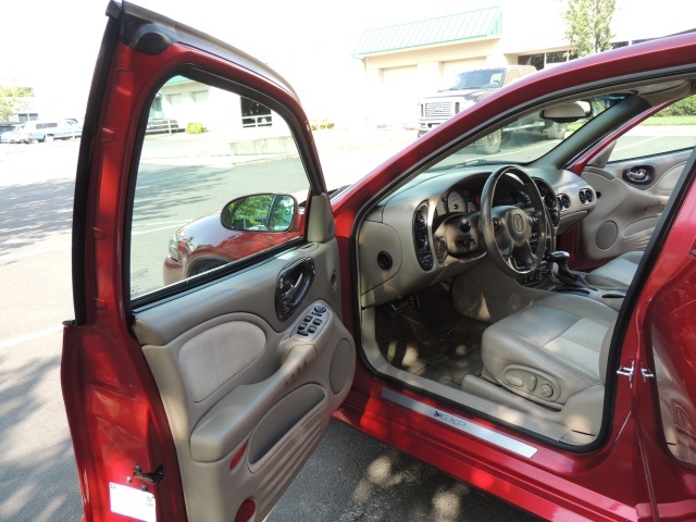 2004 Pontiac Bonneville GXP / Leather / Sunroof / Only 122K Miles   - Photo 13 - Portland, OR 97217