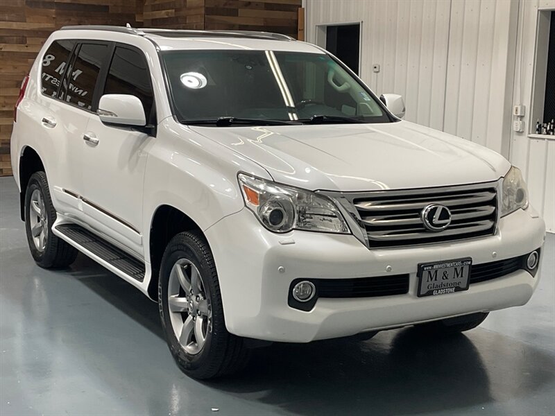 2013 Lexus GX GX460 Premium AWD / 4.6L V8 / 3RD ROW / NEW TIRES / Sunroof / Heated & Ventilated Seats / Navigation / ZERO RUST - Photo 2 - Gladstone, OR 97027