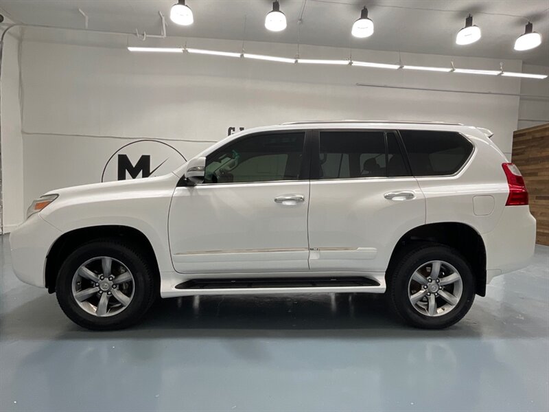 2013 Lexus GX GX460 Premium AWD / 4.6L V8 / 3RD ROW / NEW TIRES / Sunroof / Heated & Ventilated Seats / Navigation / ZERO RUST - Photo 3 - Gladstone, OR 97027
