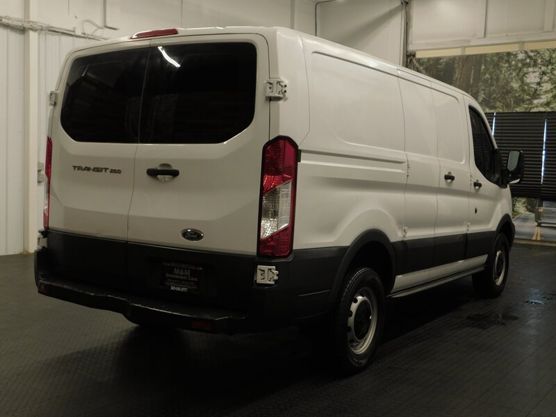 2015 Ford Transit 250 Cargo Van / LOW   - Photo 4 - Gladstone, OR 97027