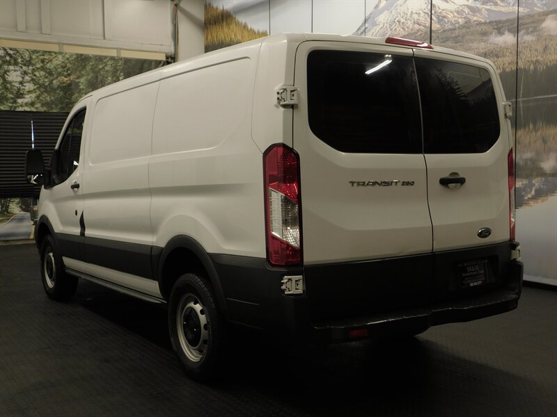 2015 Ford Transit 250 Cargo Van / LOW   - Photo 3 - Gladstone, OR 97027