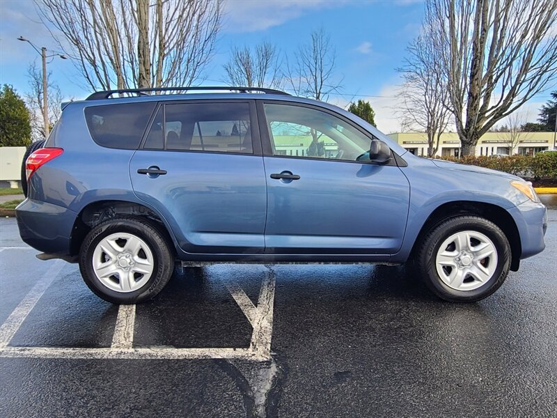 2011 Toyota RAV4 2.5L 4 Cyl / ALL WHEEL DRIVE / 3RD ROW SEAT  / DIFF LOCK / EXCELLENT SERVICE / 1-OWNER !! - Photo 4 - Portland, OR 97217