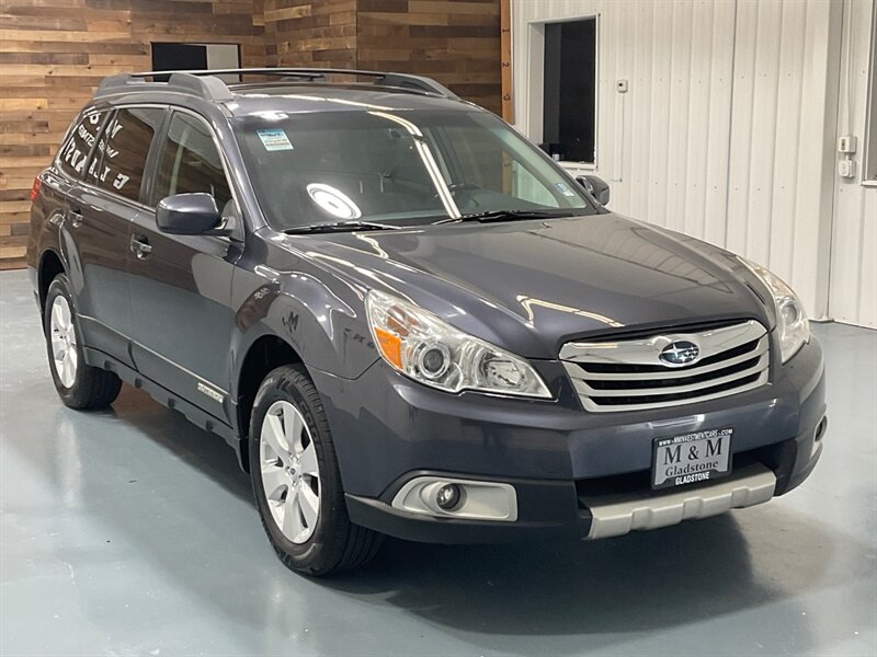 2012 Subaru Outback 2.5i Limited Wagon AWD / Leather /TIMING BELT DONE  / Backup Camera / Heated Seats / Sunroof - Photo 2 - Gladstone, OR 97027