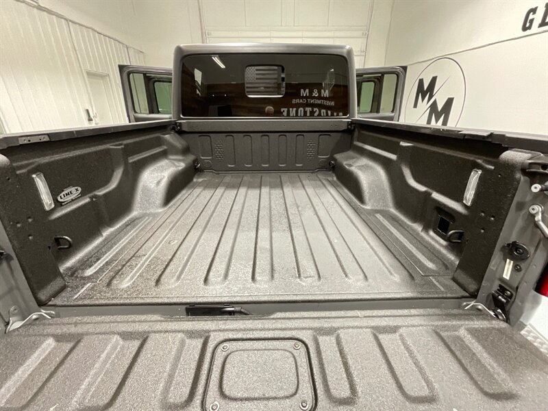 2020 Jeep Gladiator Sport Pickup 4X4 / 3.6L V6 / 6-SPEED MANUAL / HARD TOP / Alpine Premium Audio System/ ZERO RUST - Photo 10 - Gladstone, OR 97027