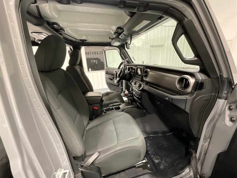 2020 Jeep Gladiator Sport Pickup 4X4 / 3.6L V6 / 6-SPEED MANUAL / HARD TOP / Alpine Premium Audio System/ ZERO RUST - Photo 14 - Gladstone, OR 97027
