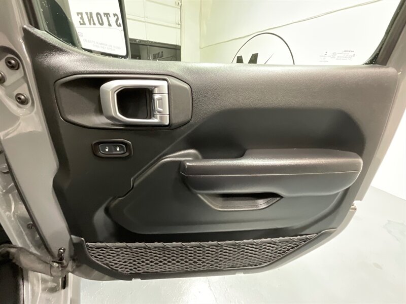 2020 Jeep Gladiator Sport 4X4 6-SPEED MANUAL NEW LIFT WHEELS TIRES  / HARD TOP / Alpine Premium Audio System/ ZERO RUST - Photo 35 - Gladstone, OR 97027